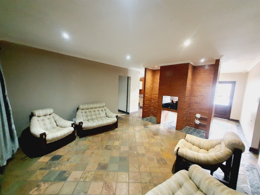 3 Bedroom Property for Sale in Faerie Glen Gauteng