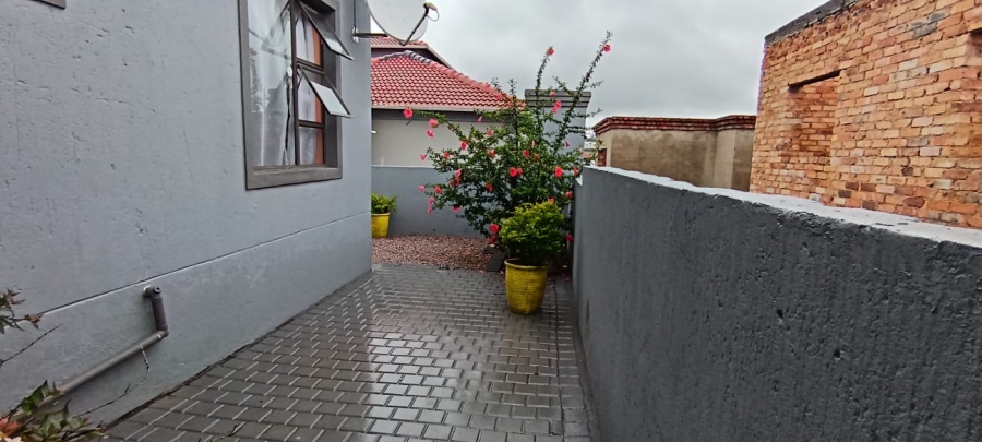 To Let 4 Bedroom Property for Rent in Noordwyk Gauteng