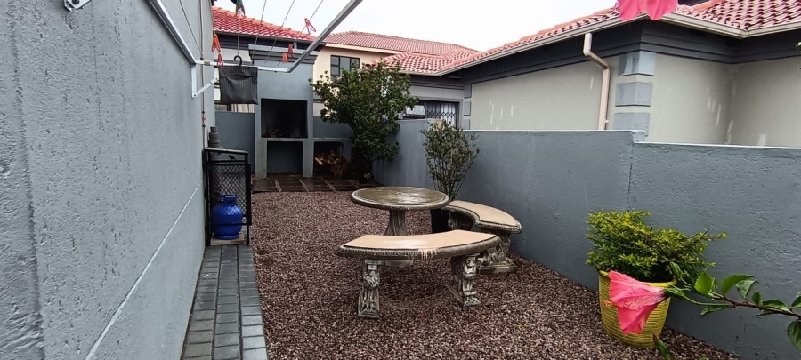 To Let 4 Bedroom Property for Rent in Noordwyk Gauteng