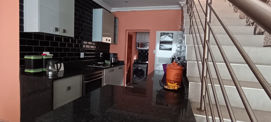 To Let 4 Bedroom Property for Rent in Noordwyk Gauteng