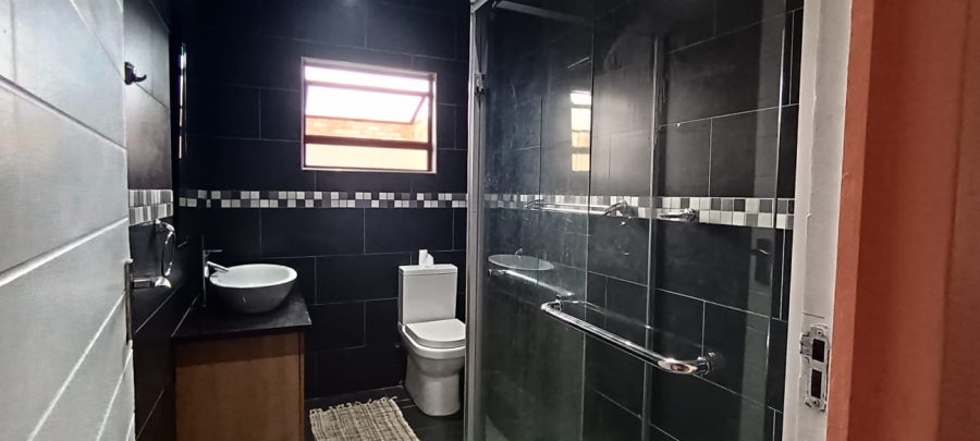 To Let 4 Bedroom Property for Rent in Noordwyk Gauteng