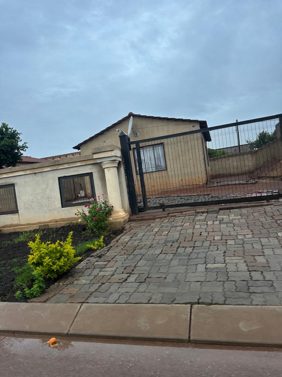 2 Bedroom Property for Sale in Esselenpark Gauteng