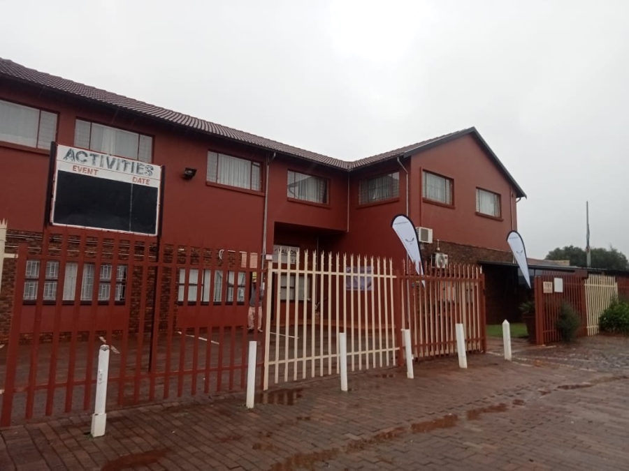  Bedroom Property for Sale in Dawn Park Gauteng