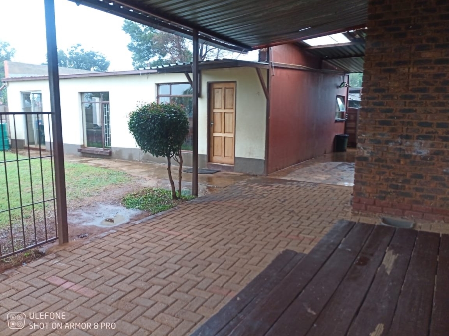  Bedroom Property for Sale in Dawn Park Gauteng