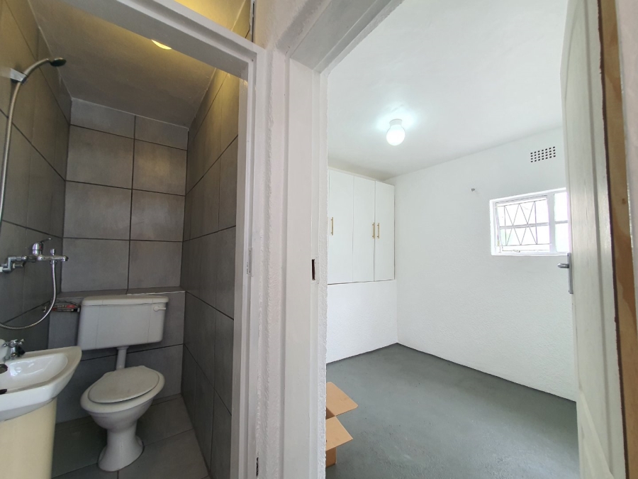 To Let 1 Bedroom Property for Rent in Troyeville Gauteng