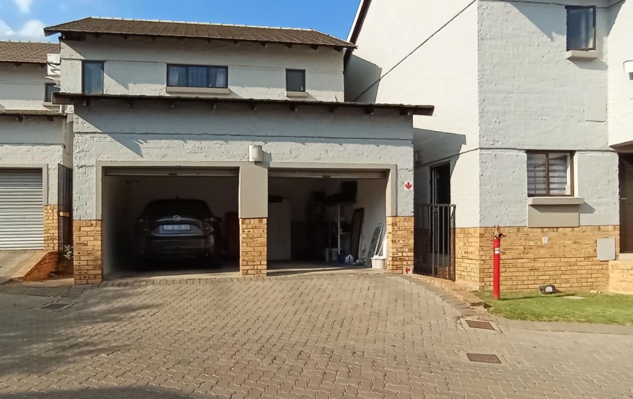 3 Bedroom Property for Sale in Halfway Gardens Gauteng