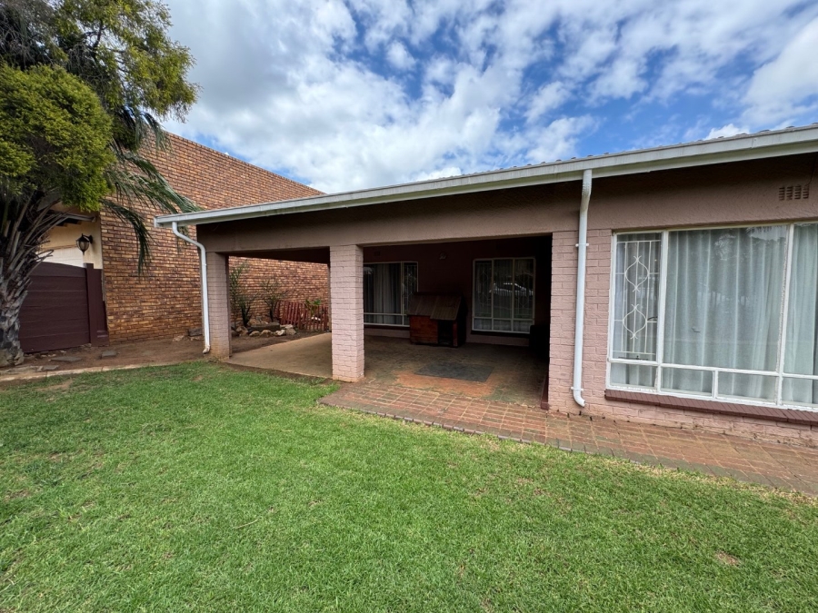 4 Bedroom Property for Sale in Van Riebeeck Park Gauteng