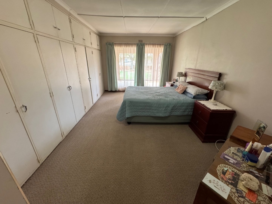 4 Bedroom Property for Sale in Van Riebeeck Park Gauteng