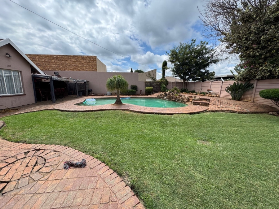 4 Bedroom Property for Sale in Van Riebeeck Park Gauteng