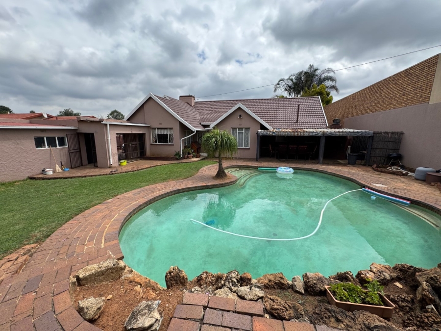 4 Bedroom Property for Sale in Van Riebeeck Park Gauteng