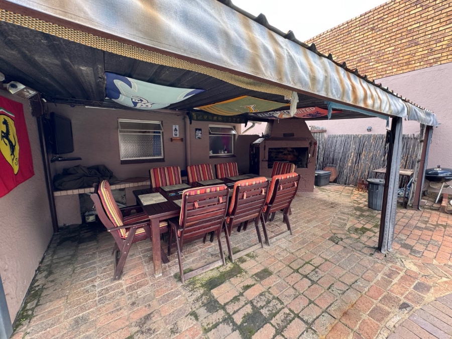 4 Bedroom Property for Sale in Van Riebeeck Park Gauteng