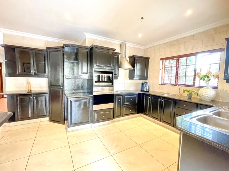 3 Bedroom Property for Sale in Halfway Gardens Gauteng