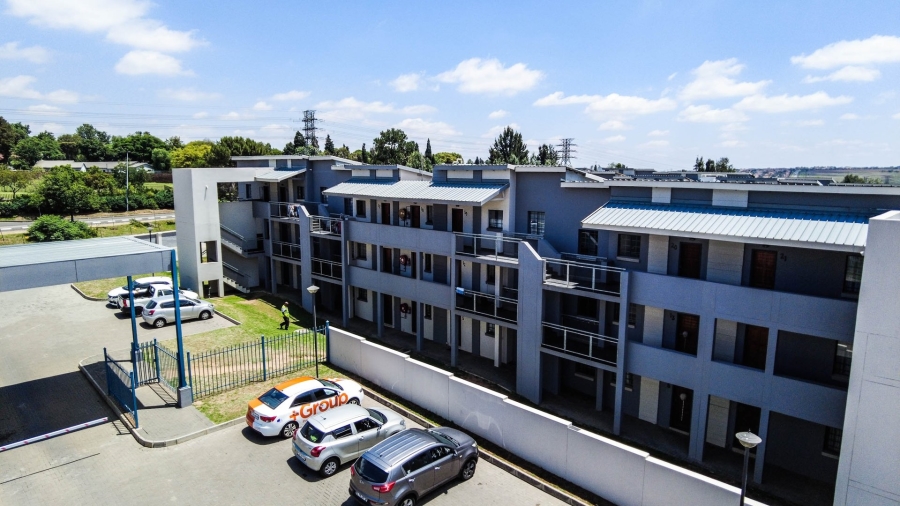 To Let 2 Bedroom Property for Rent in Noordwyk Gauteng