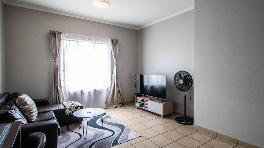 To Let 2 Bedroom Property for Rent in Noordwyk Gauteng