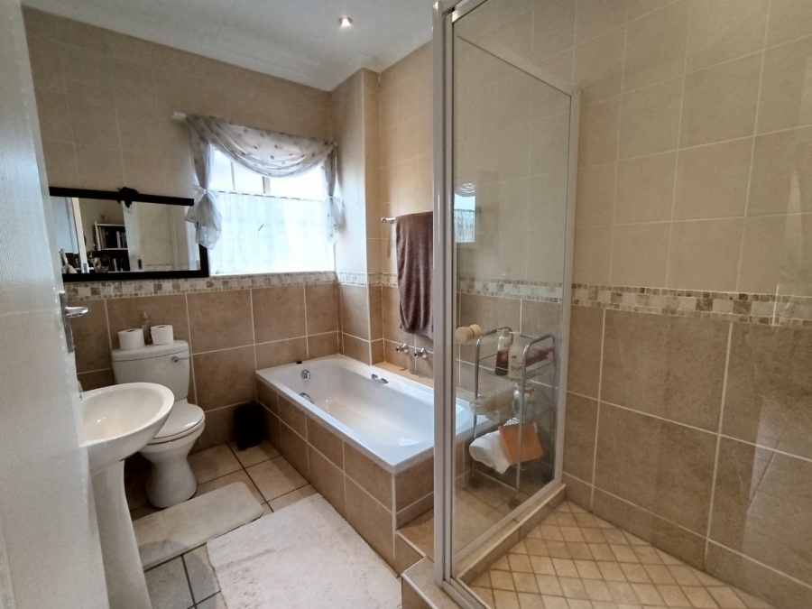3 Bedroom Property for Sale in Amberfield Gauteng