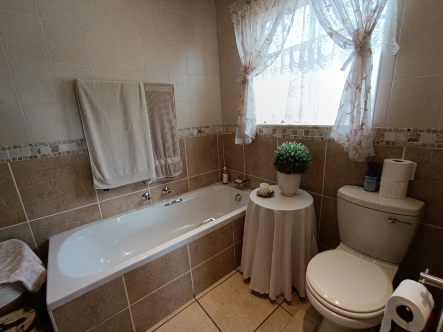 3 Bedroom Property for Sale in Amberfield Gauteng