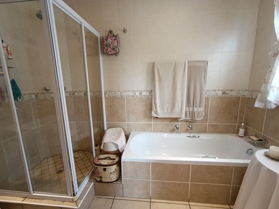 3 Bedroom Property for Sale in Amberfield Gauteng