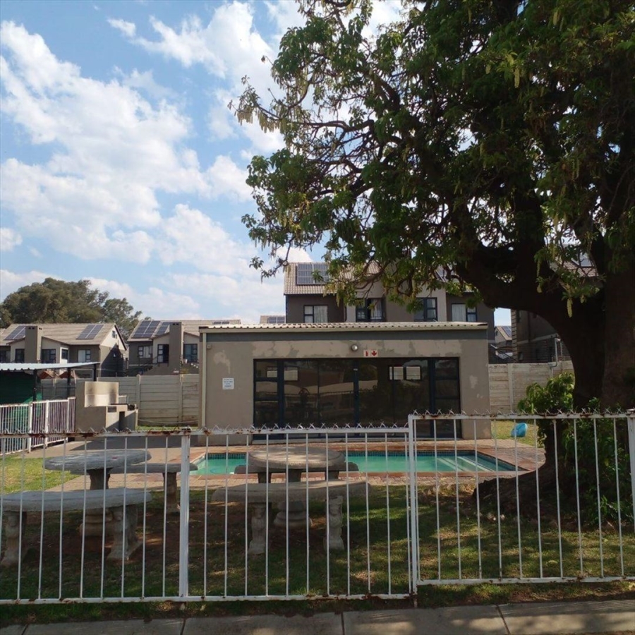 2 Bedroom Property for Sale in Norton Park Gauteng