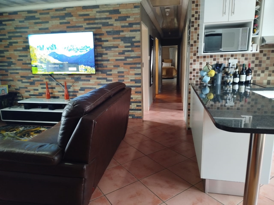 4 Bedroom Property for Sale in Nellmapius Gauteng