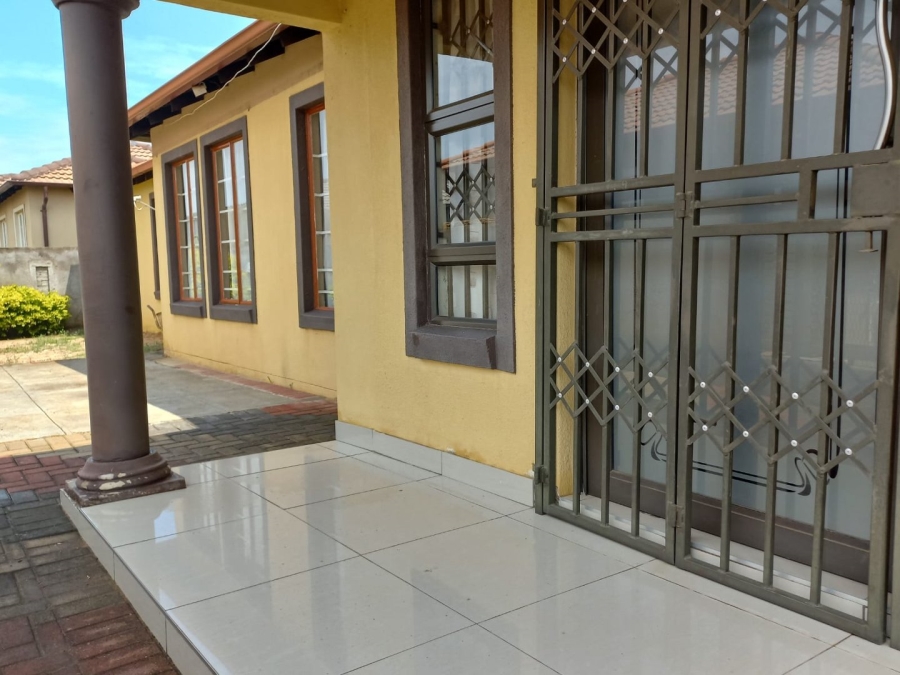 4 Bedroom Property for Sale in Nellmapius Gauteng