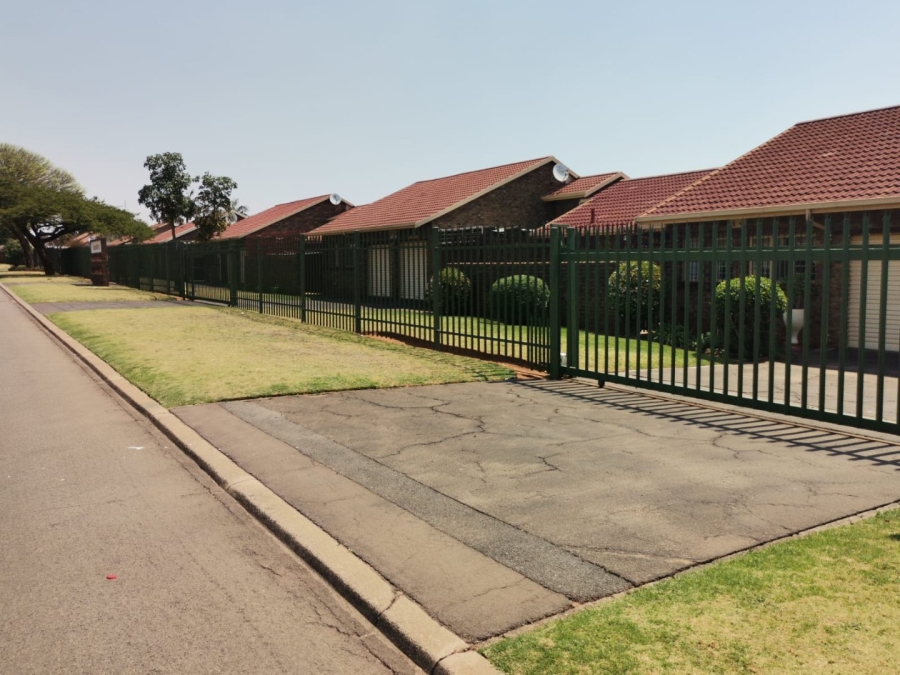 3 Bedroom Property for Sale in Birchleigh North Gauteng