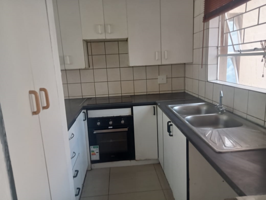 To Let 3 Bedroom Property for Rent in Vorna Valley Gauteng