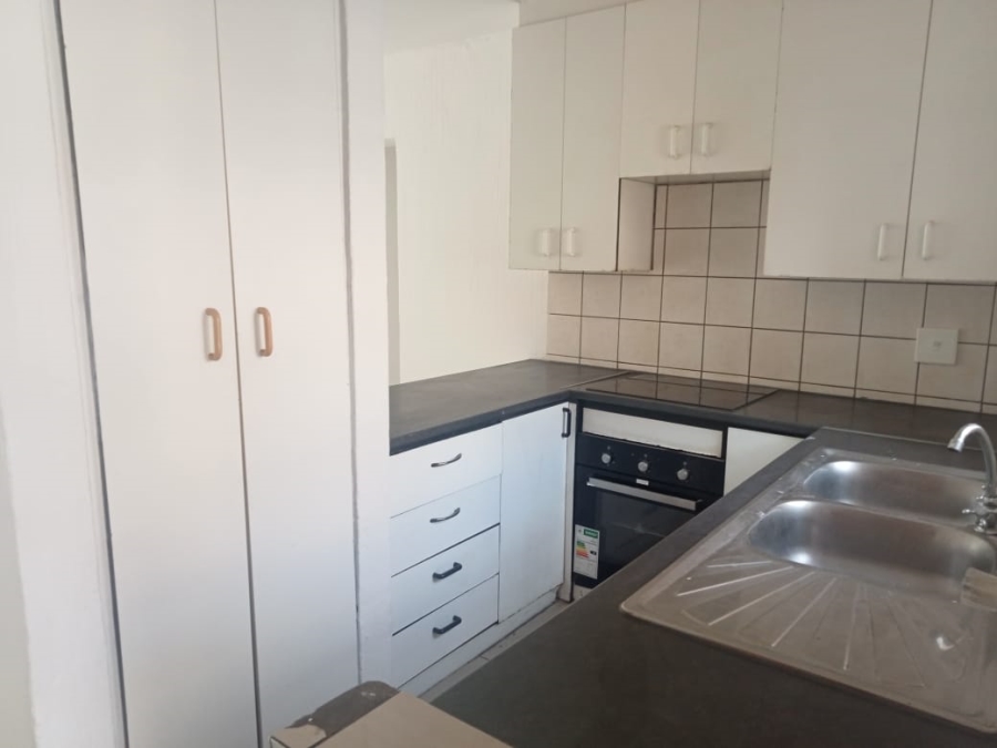 To Let 3 Bedroom Property for Rent in Vorna Valley Gauteng