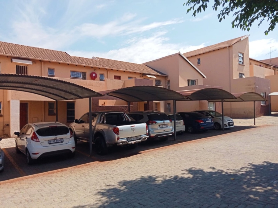 To Let 3 Bedroom Property for Rent in Vorna Valley Gauteng