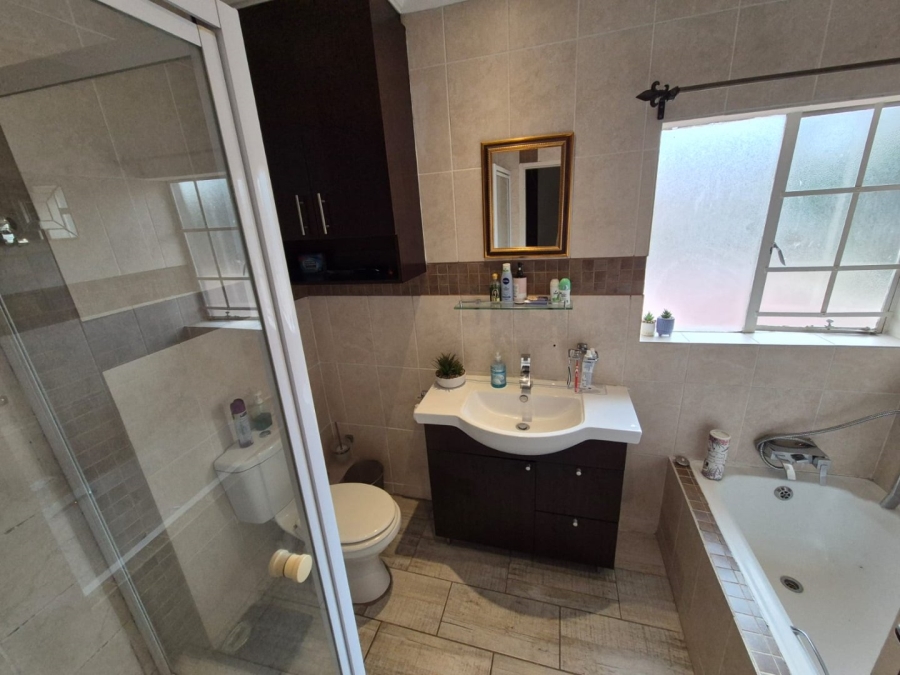 2 Bedroom Property for Sale in Annlin Gauteng