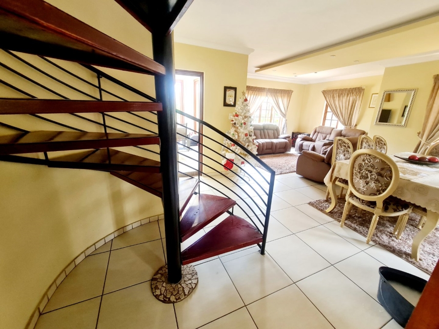 To Let 4 Bedroom Property for Rent in Monavoni Gauteng