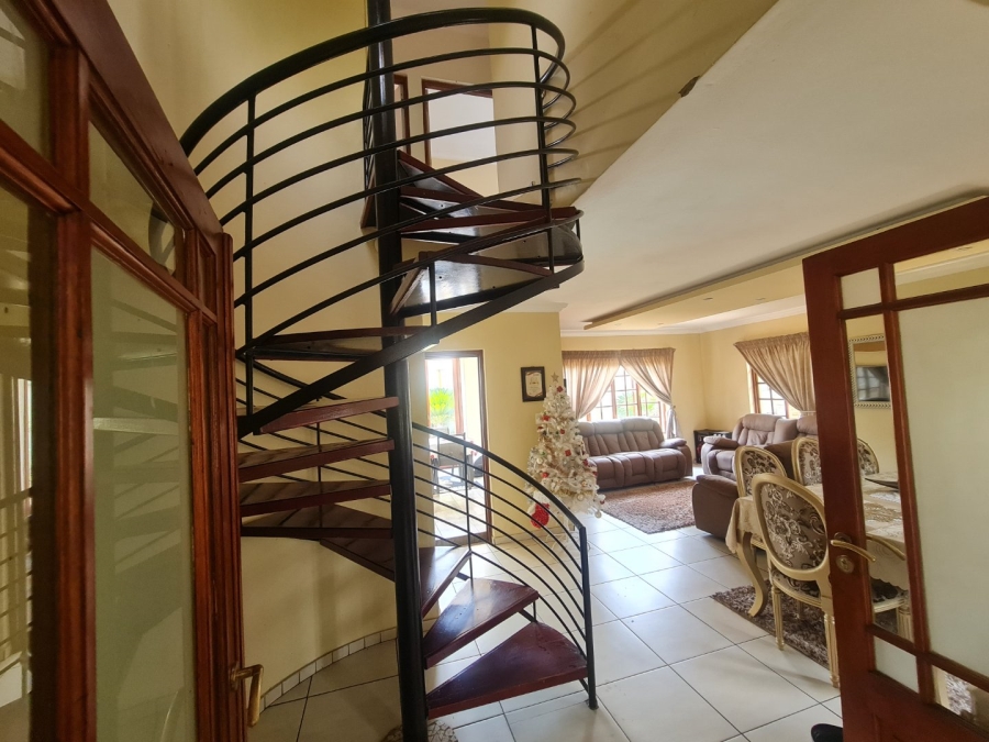 To Let 4 Bedroom Property for Rent in Monavoni Gauteng