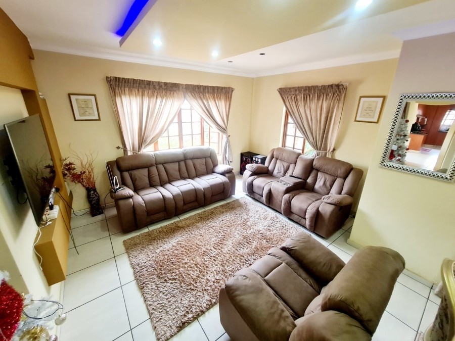 To Let 4 Bedroom Property for Rent in Monavoni Gauteng