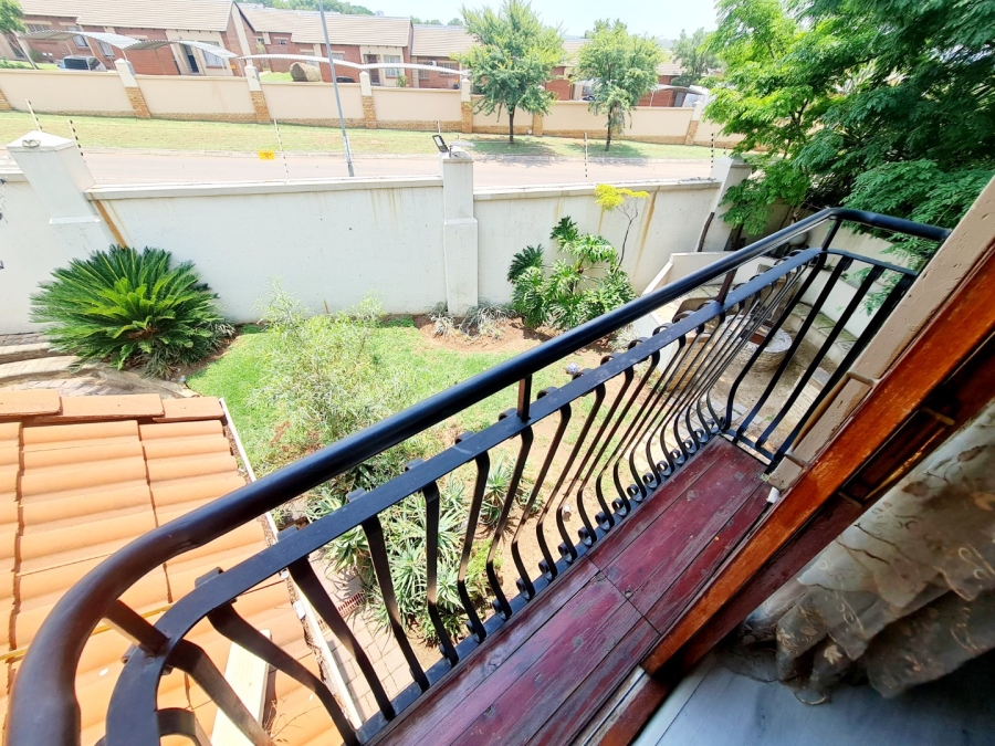 To Let 4 Bedroom Property for Rent in Monavoni Gauteng