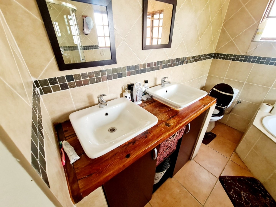 To Let 4 Bedroom Property for Rent in Monavoni Gauteng