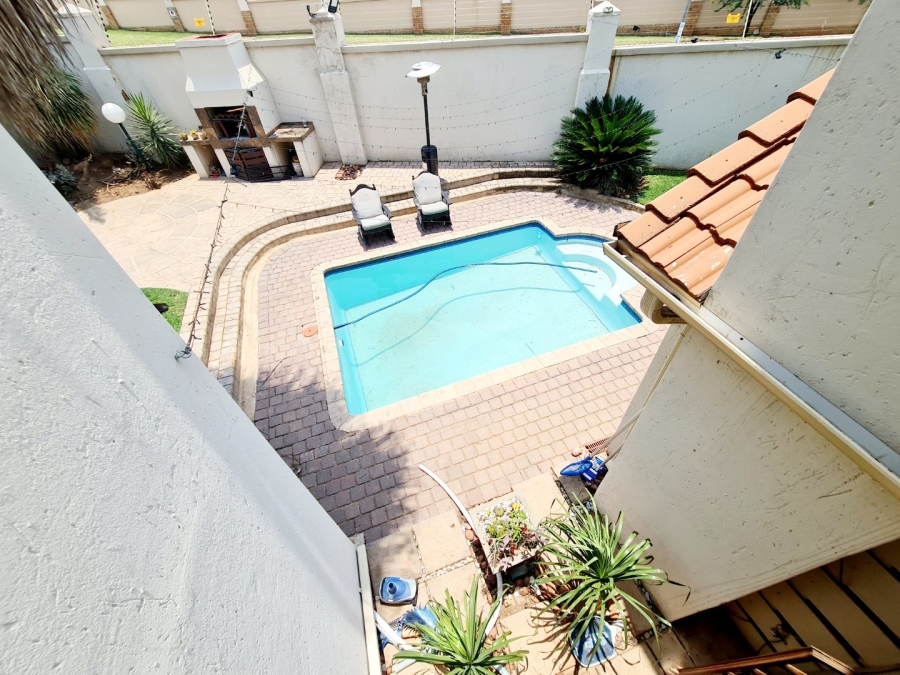 To Let 4 Bedroom Property for Rent in Monavoni Gauteng