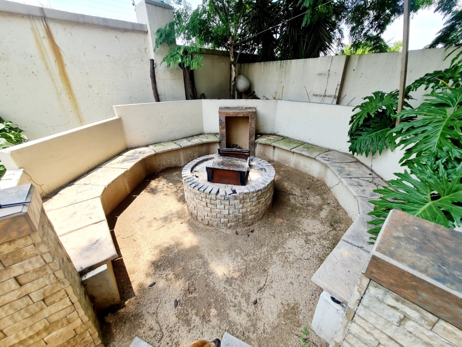 To Let 4 Bedroom Property for Rent in Monavoni Gauteng