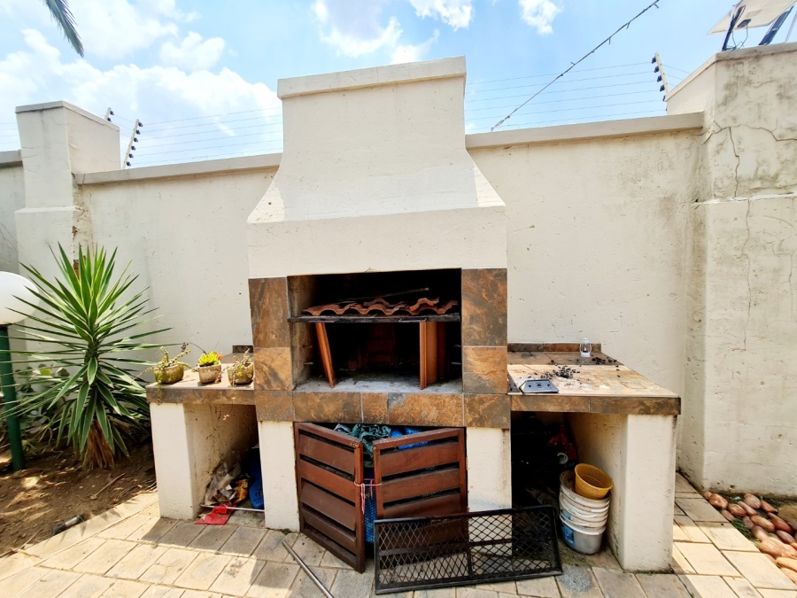 To Let 4 Bedroom Property for Rent in Monavoni Gauteng