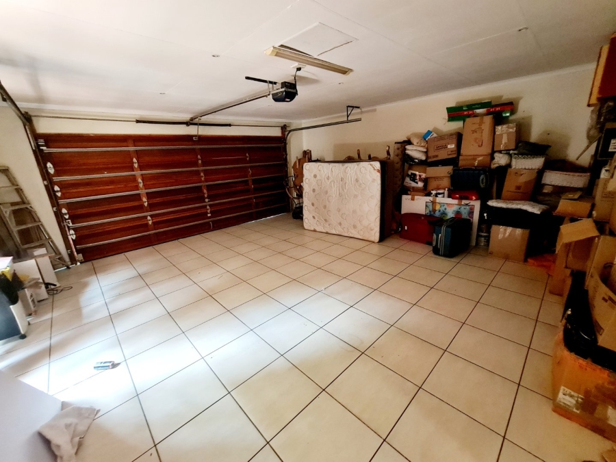 To Let 4 Bedroom Property for Rent in Monavoni Gauteng