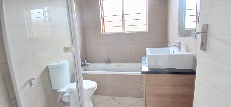 3 Bedroom Property for Sale in Monavoni Gauteng