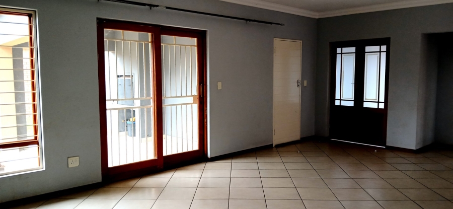 3 Bedroom Property for Sale in Monavoni Gauteng