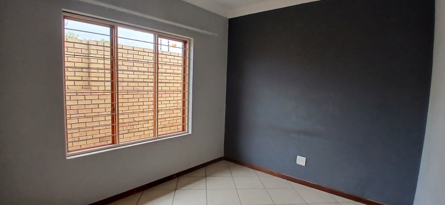 3 Bedroom Property for Sale in Monavoni Gauteng