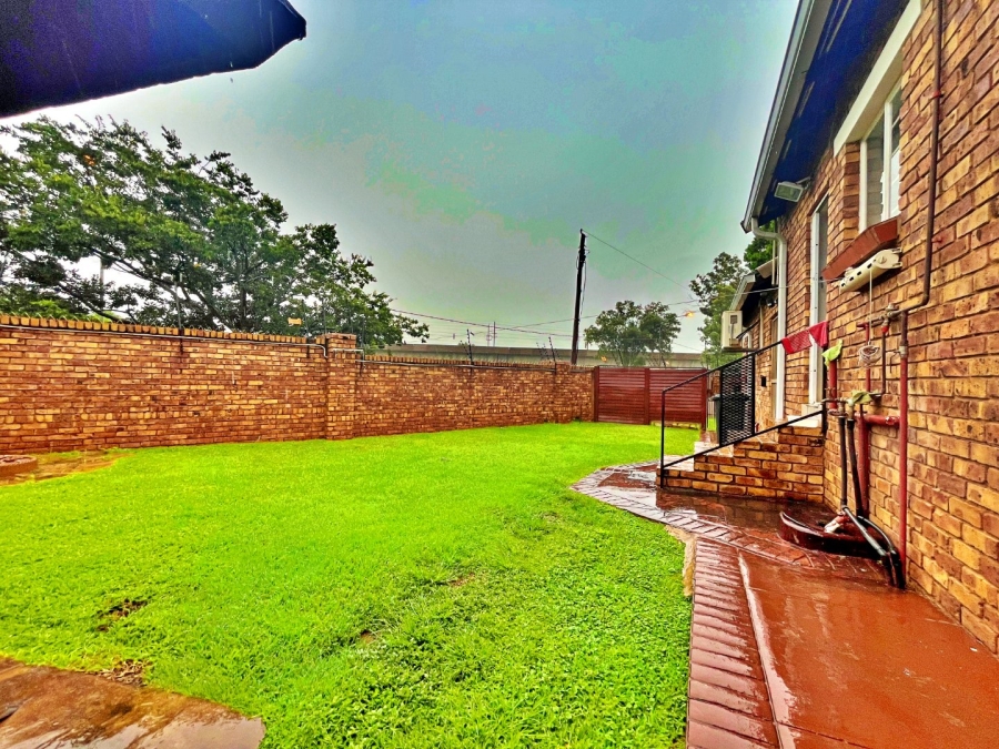 3 Bedroom Property for Sale in Die Hoewes Gauteng