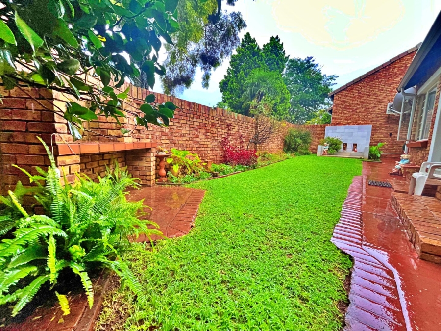 3 Bedroom Property for Sale in Die Hoewes Gauteng