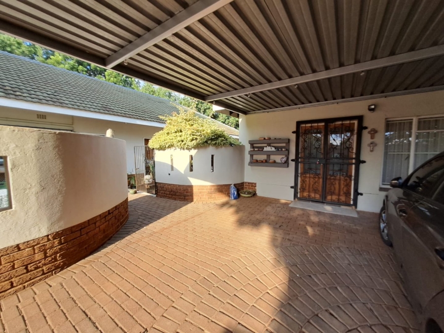 3 Bedroom Property for Sale in Dorandia Gauteng