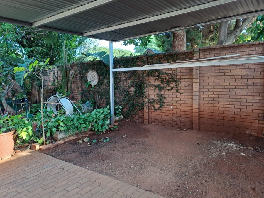 3 Bedroom Property for Sale in Dorandia Gauteng