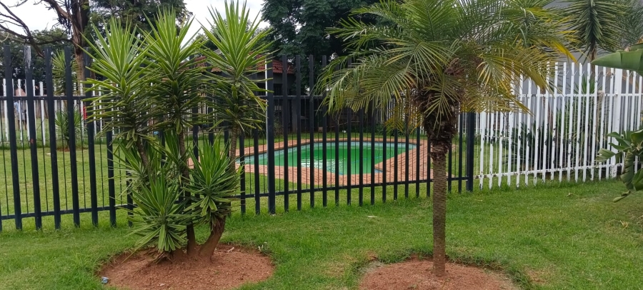 2 Bedroom Property for Sale in Glen Marais Gauteng