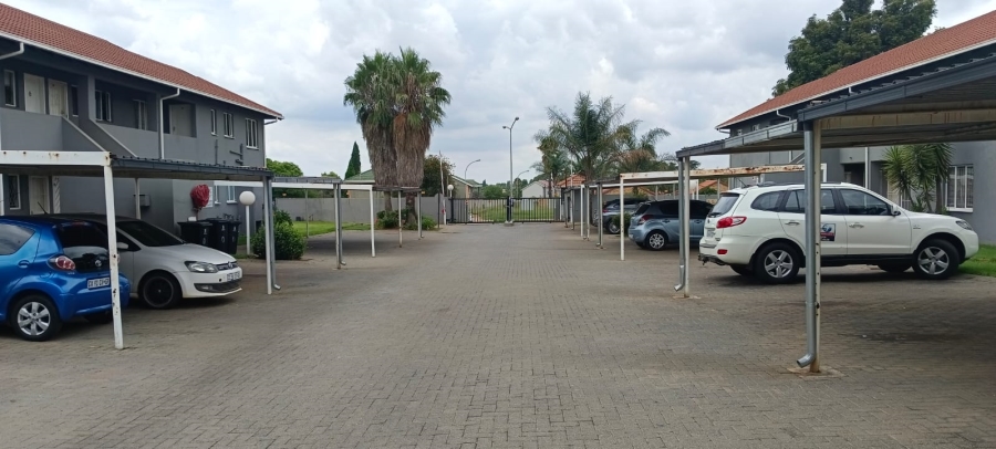 2 Bedroom Property for Sale in Glen Marais Gauteng