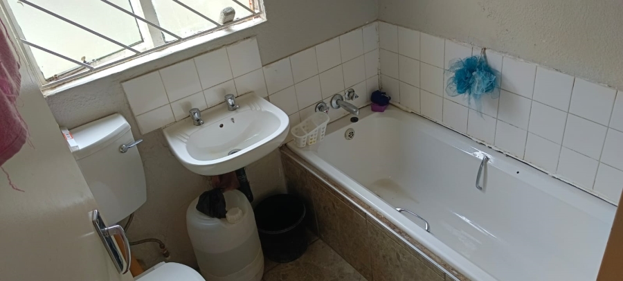 2 Bedroom Property for Sale in Glen Marais Gauteng