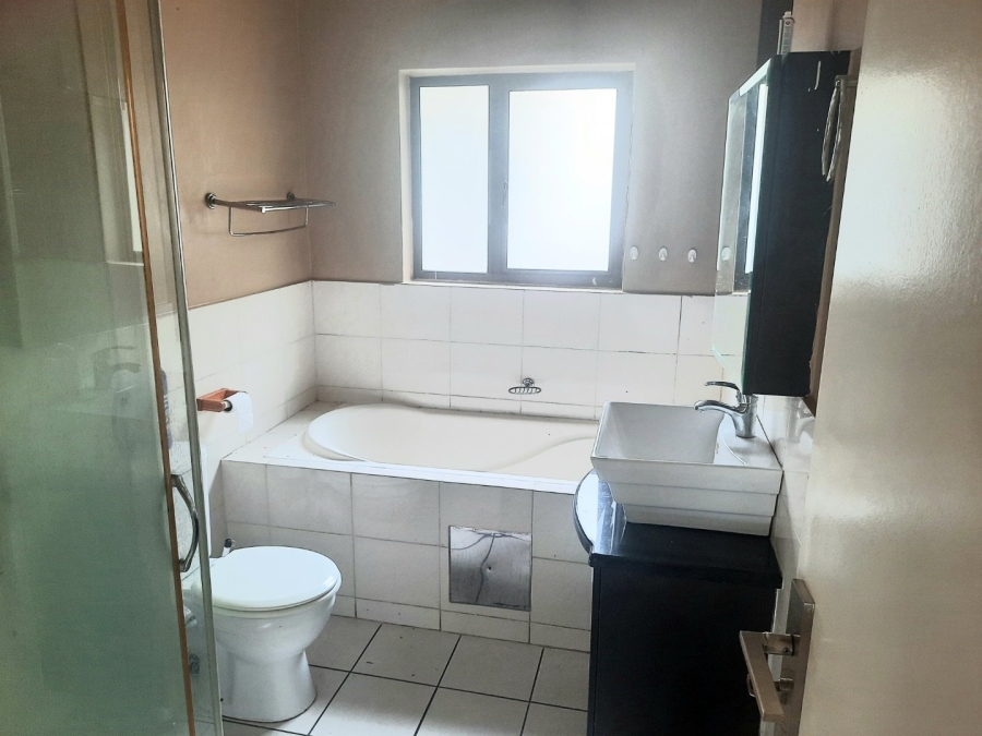 2 Bedroom Property for Sale in Noordwyk Gauteng