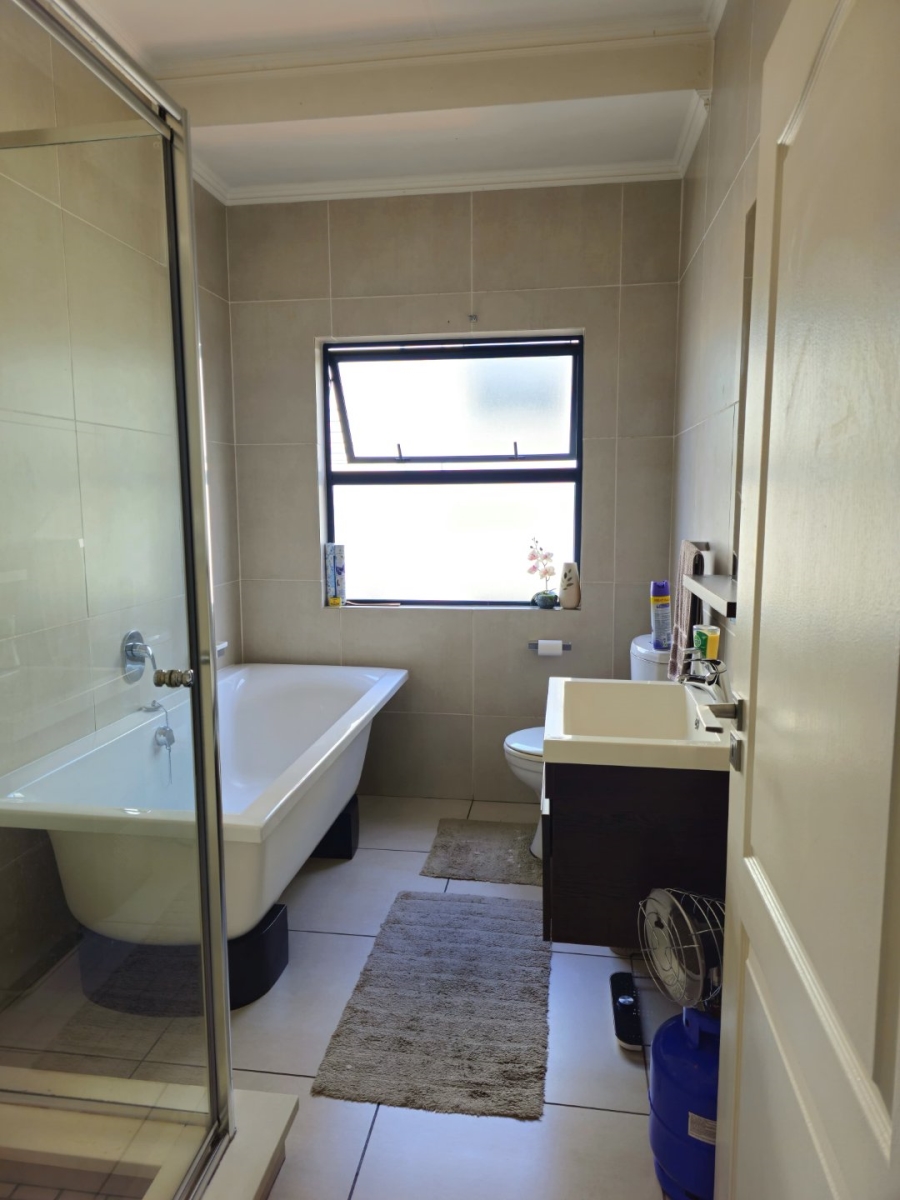 1 Bedroom Property for Sale in Dainfern Gauteng